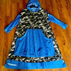 NWOT SHEIN Drop Shoulder Camo & Chambray Hooded Dress